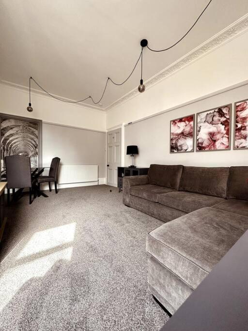 The Retreat - Large Luxury Apartment, Two Mins From Beach بورنماوث المظهر الخارجي الصورة